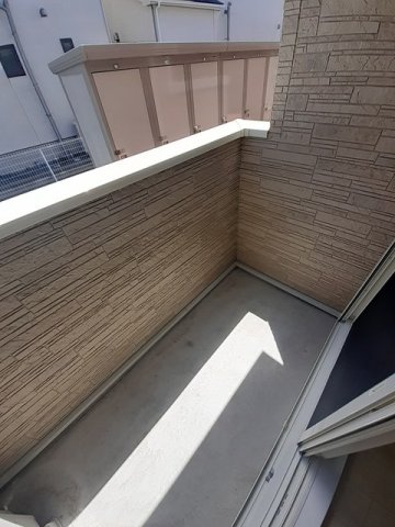 バルコニー　陽当たり良好なバルコニーです