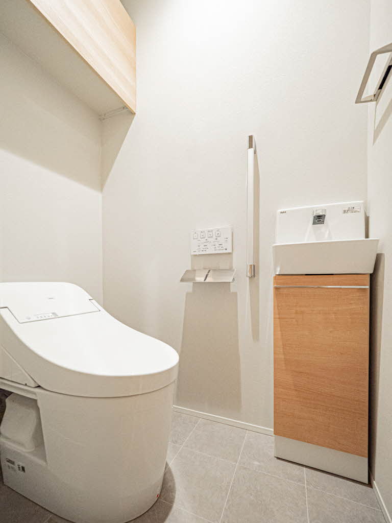 北大阪急行 千里中央駅 徒歩13分 4階建 築1年のトイレ写真