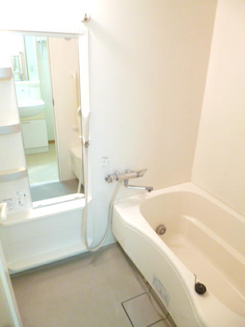 バス・シャワールーム　バスルームは追焚機能付きです