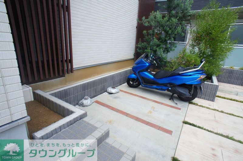 駐車場　バイク置き場