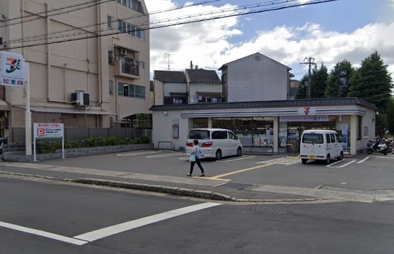 コンビニ　セブンイレブン 一乗寺北大丸町店（コンビニ）まで210m