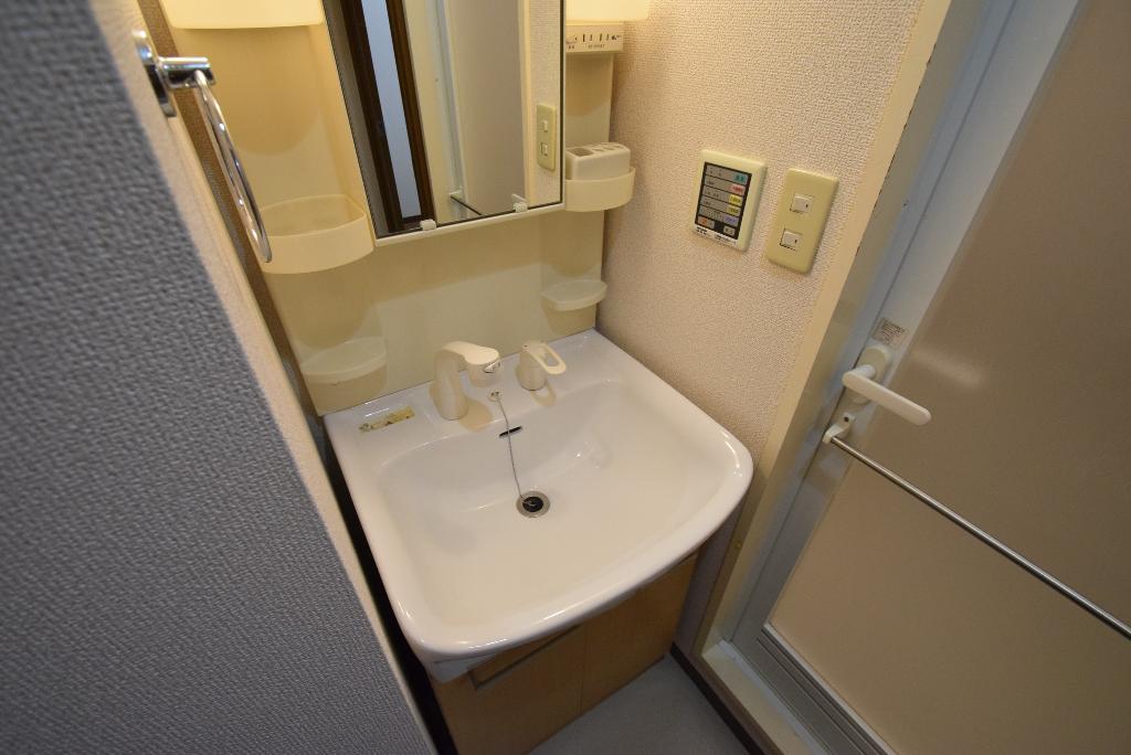 洗面設備　洗髪洗面化粧台