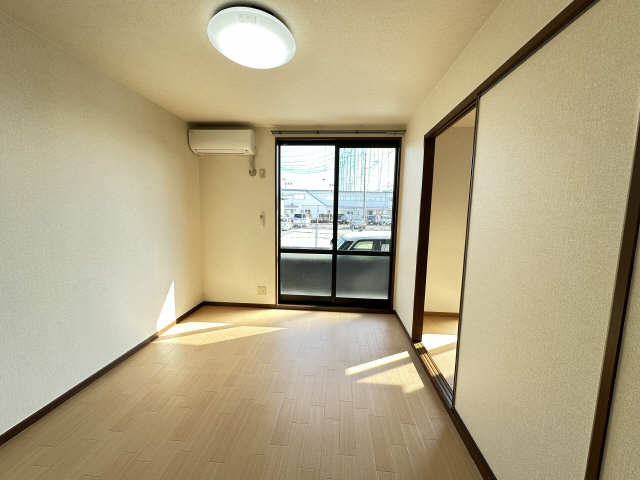 居室・リビング　南向きの明るいお部屋