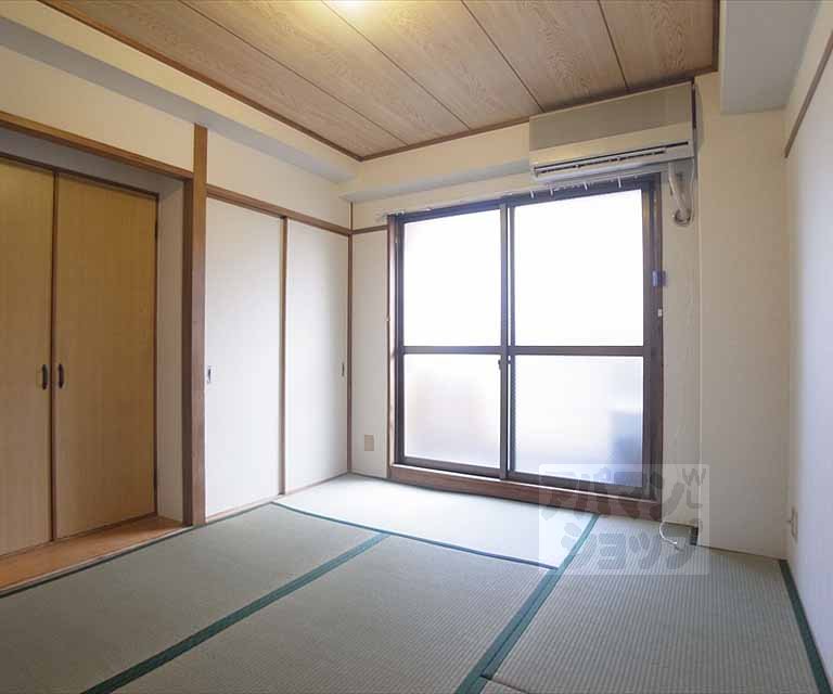 居室・リビング　落ち着く和室がございます