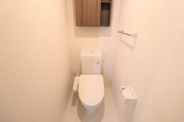 トイレ　温水洗浄暖房便座