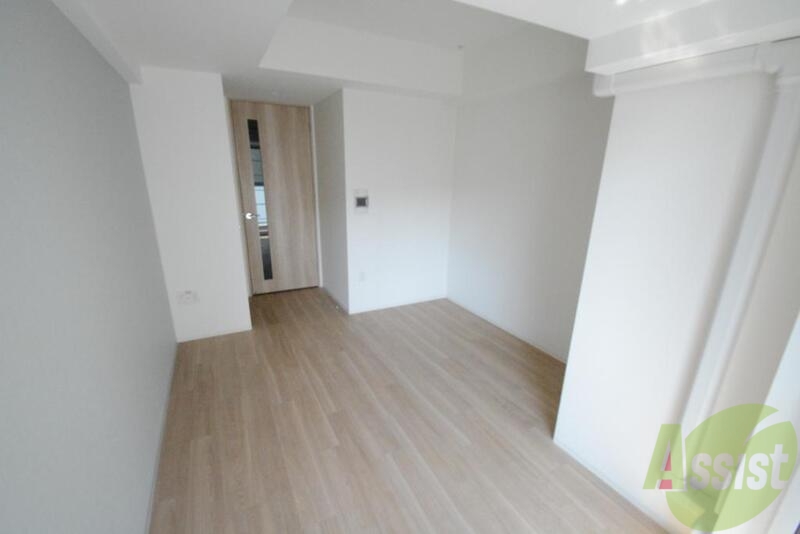 居室・リビング　フローリング貼りの綺麗な室内です