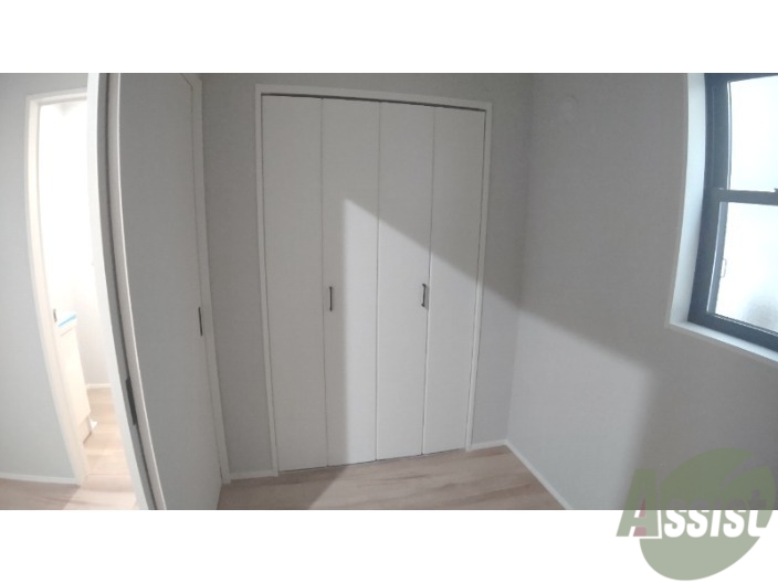 収納　収納はこちらのクローゼットをお使いください。