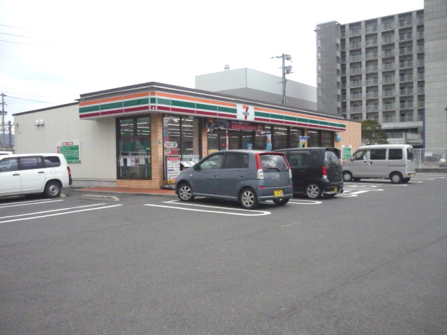コンビニ　セブンイレブン八幡陣原店（コンビニ）まで254m