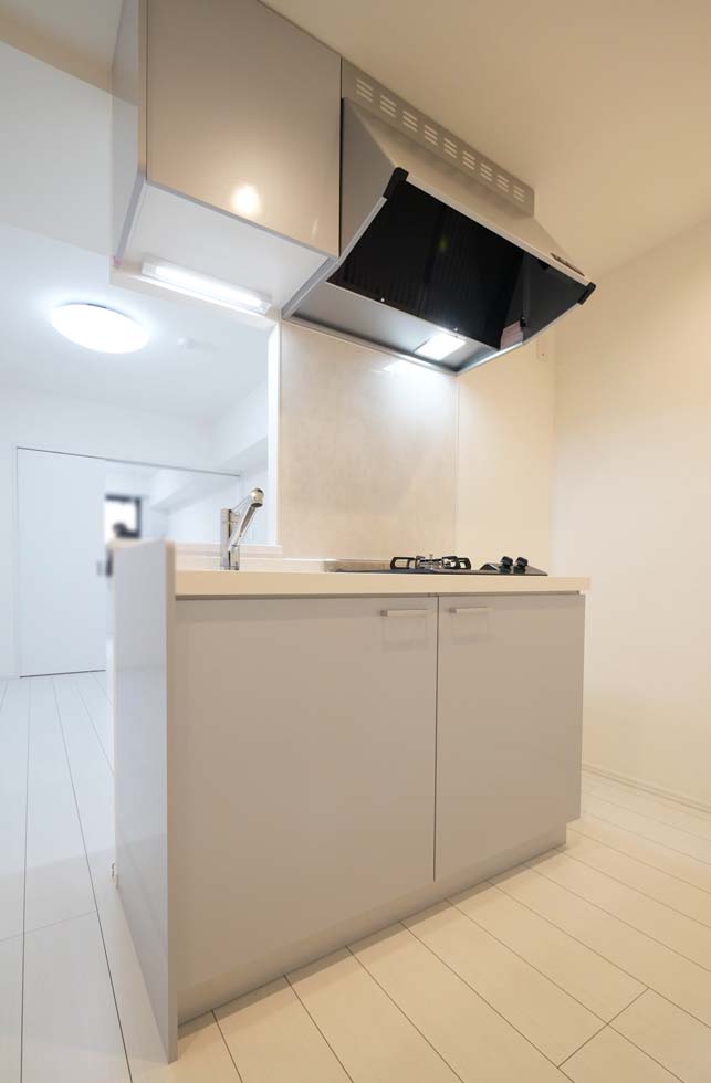キッチン　明るい色調の室内です