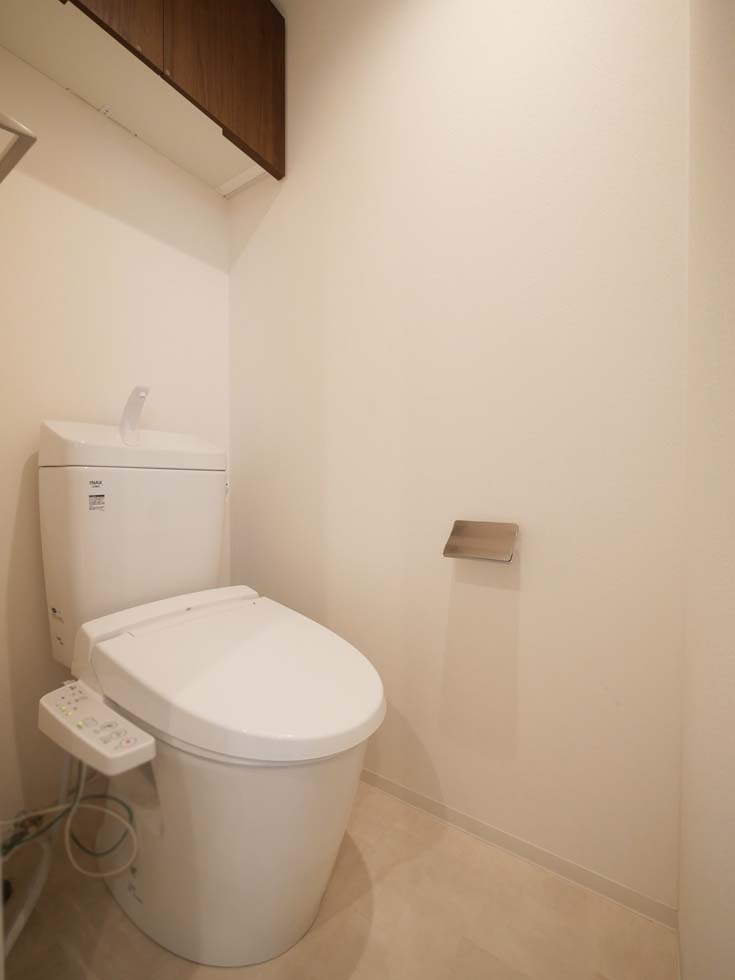 トイレ　明るい色調の室内です