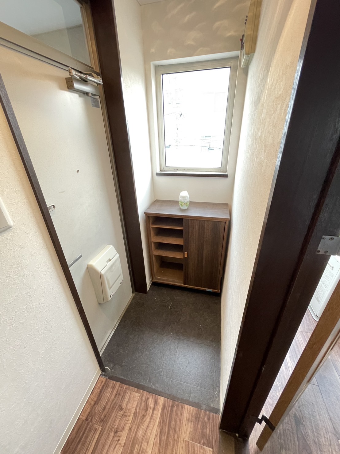 玄関　他号室のお写真です。参考にご覧ください。