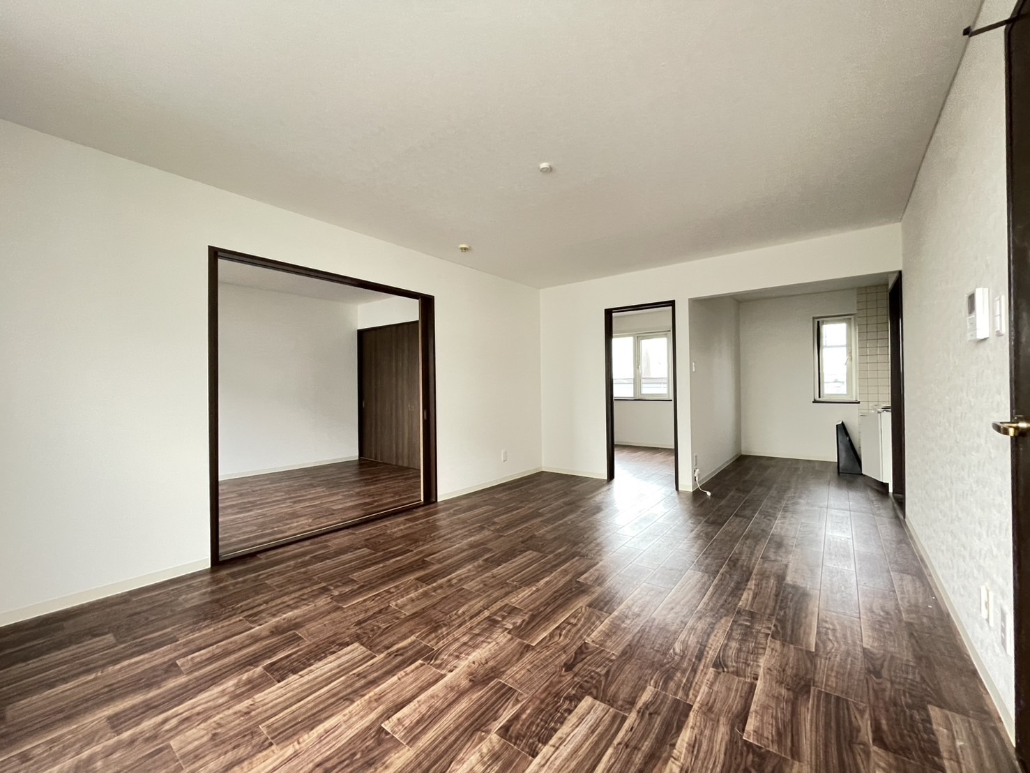 居室・リビング　他号室のお写真です。参考にご覧ください。