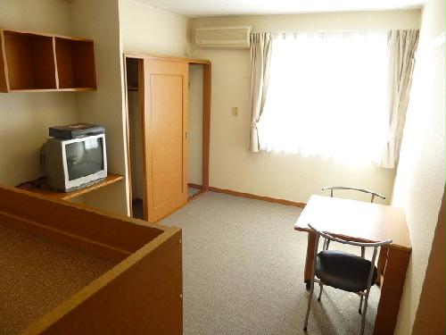 居室・リビング　約8帖の洋室です♪