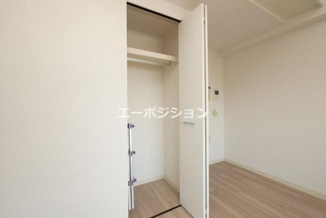 収納　セレニテ難波西