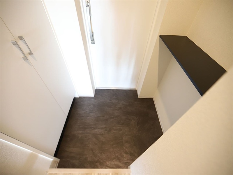 玄関　玄関　棚付き