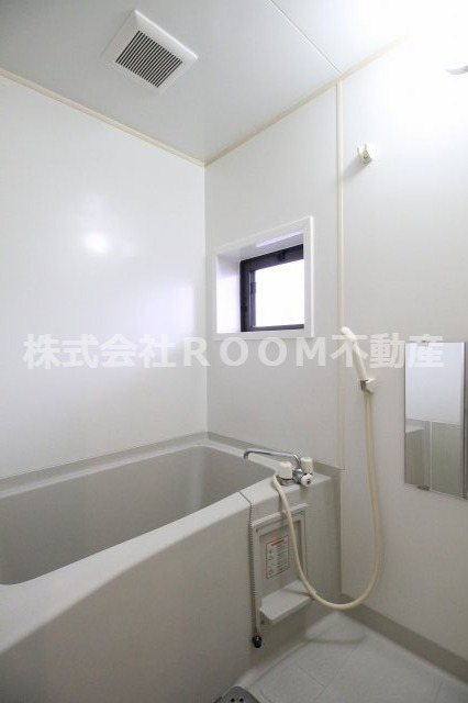 バス・シャワールーム　落ち着いた空間のお風呂です