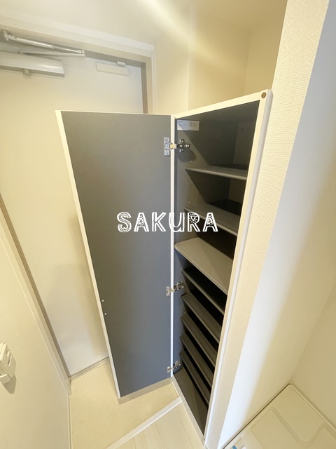 玄関　収納豊富なシューズボックスです♪