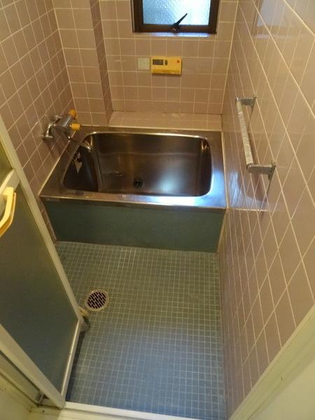 バス・シャワールーム　★換気に嬉しい窓付き★