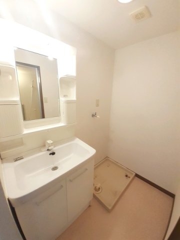 洗面設備　スペースが確保できる洗面所です