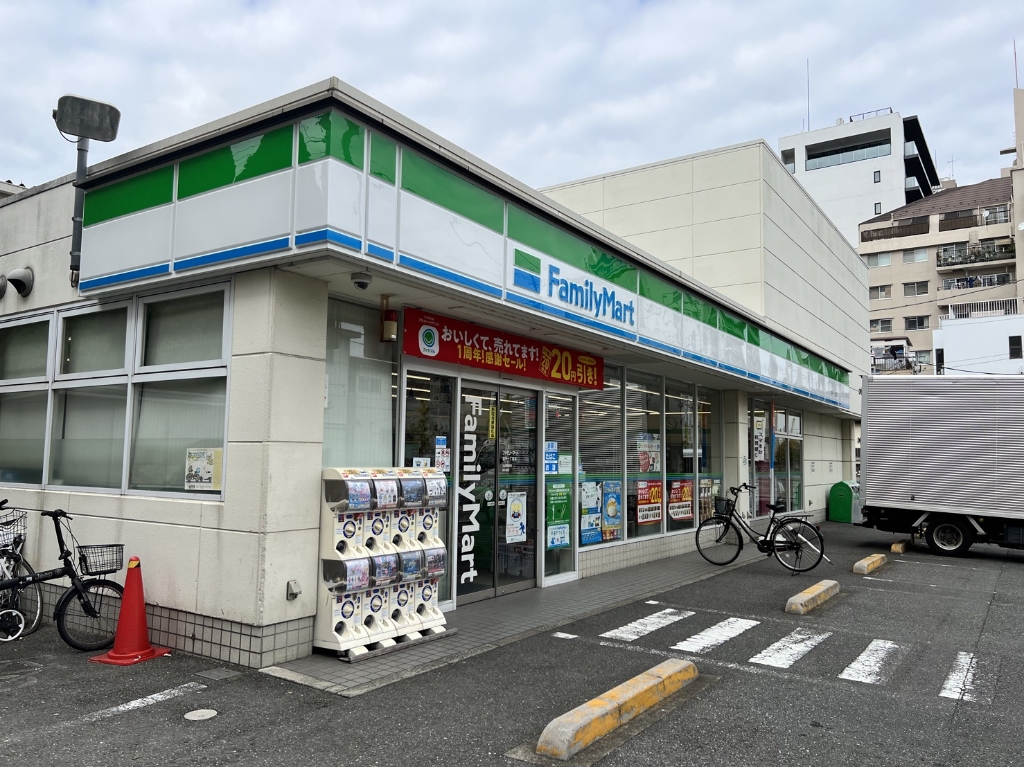 コンビニ　ファミリーマート 加平一丁目店（コンビニ）まで647m