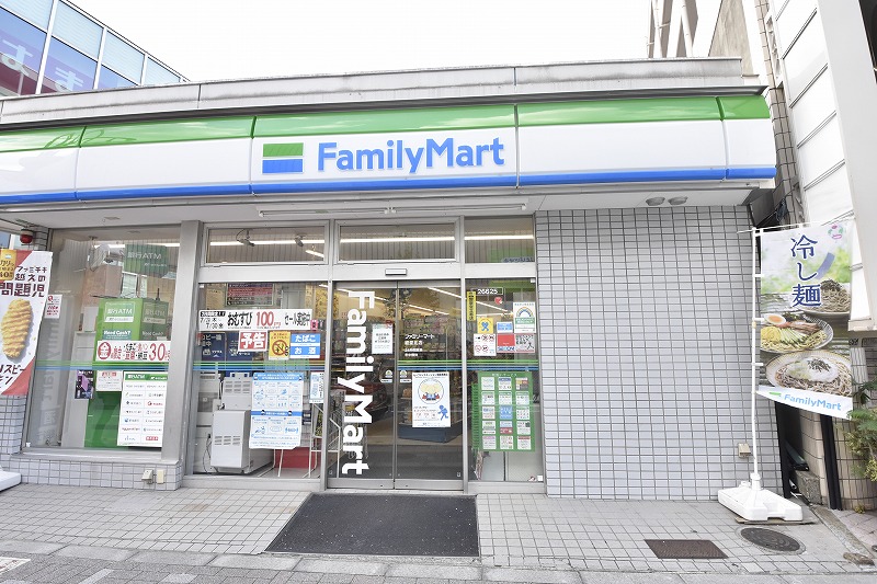 コンビニ　ファミリーマート 経堂北店（コンビニ）まで310m