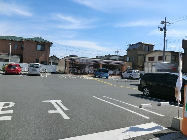 コンビニ　セブン-イレブン草加新田店（コンビニ）まで538m