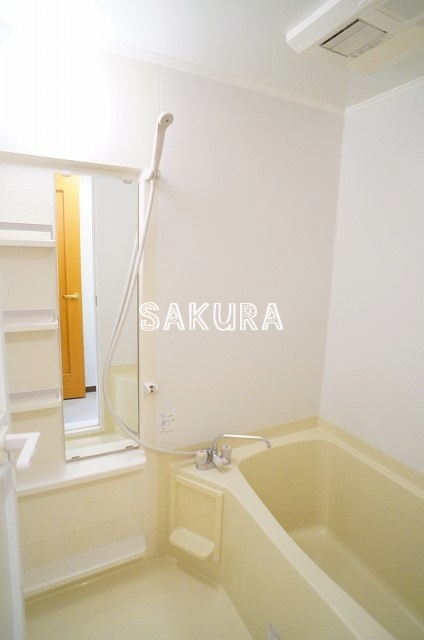 バス・シャワールーム　雨の日でも安心の浴室乾燥機付きです♪