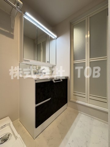 洗面設備　3面鏡シャンプードレッサー