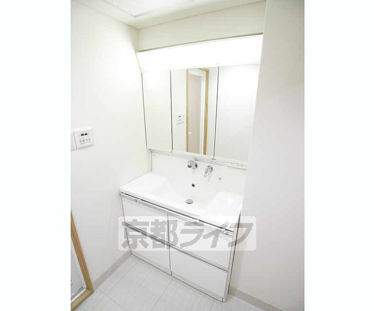 洗面設備　独立洗面台です。