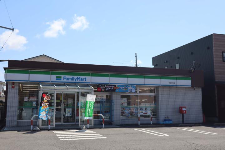 コンビニ　ファミリーマート（コンビニ）まで661m