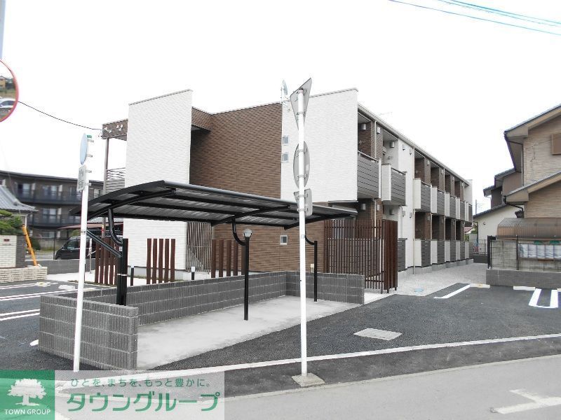 建物外観　駐車場