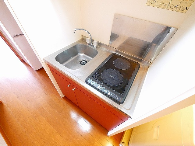 キッチン　コンパクトなキッチンで掃除もラクラク