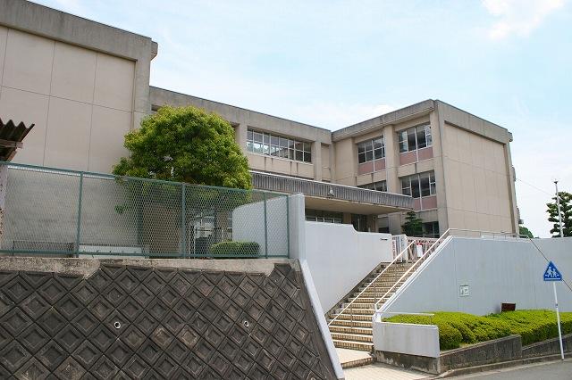 中学校　生駒市立光明中学校（中学校）まで1255m