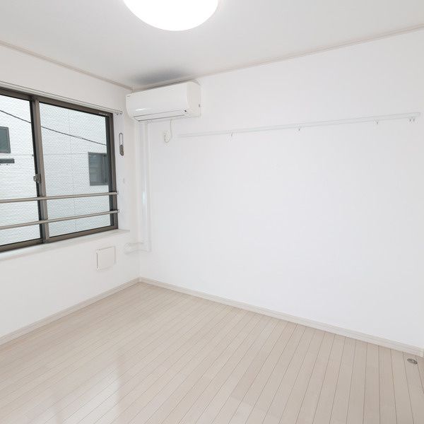 居室・リビング　☆明るい洋室☆