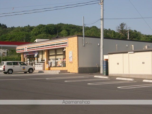 コンビニ　セブンイレブン（コンビニ）まで553m