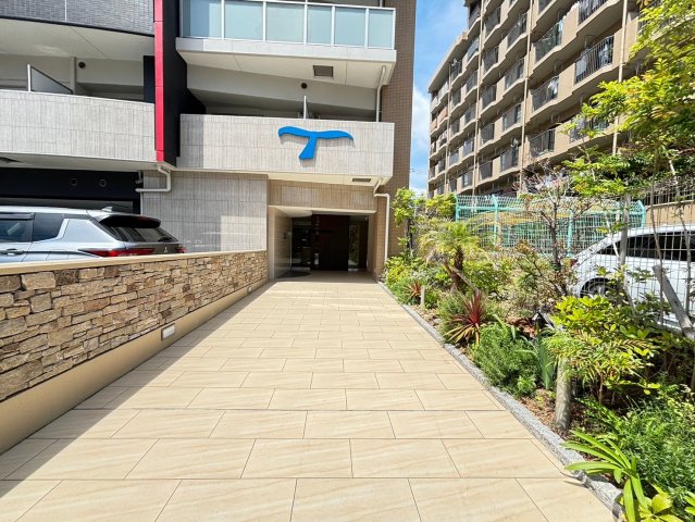 エントランス　詳細は、RISUMO江坂本店までお問合せください♪