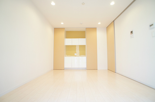 その他部屋・スペース　真中「TVボード」、左右は「クローゼット」付き