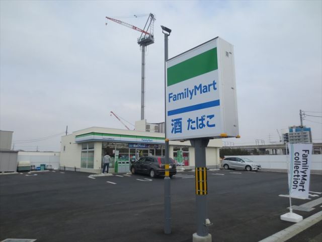コンビニ　ファミリーマートおおたかの森駅西口店（コンビニ）まで783m