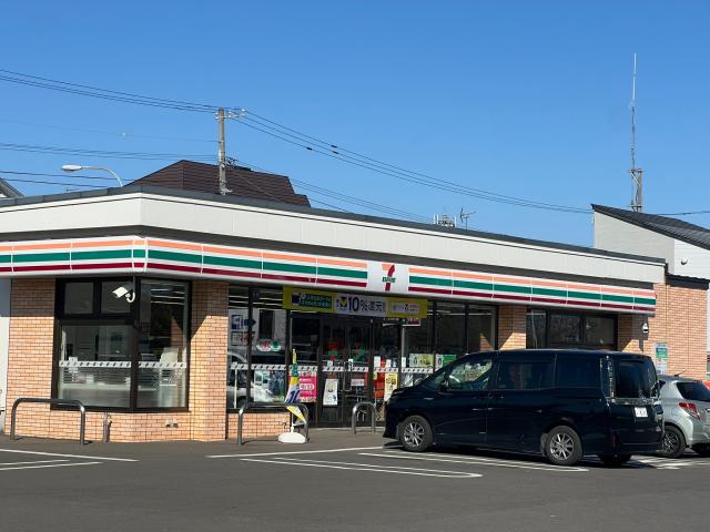 コンビニ　セブンイレブン釧路公立大学前店（コンビニ）まで130m