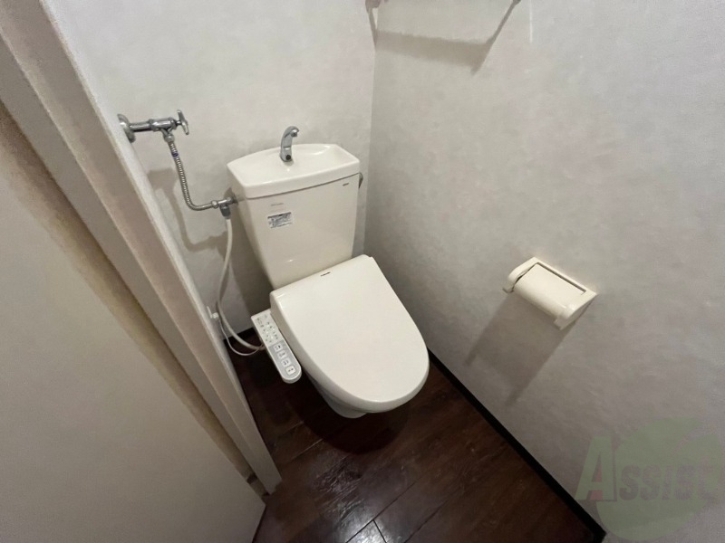 トイレ　シャワートイレになっているので快適です！