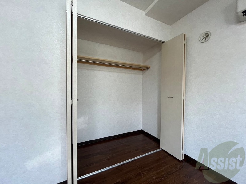 収納　クローゼットは奥行きもあり、荷物が多い方でも安心です。