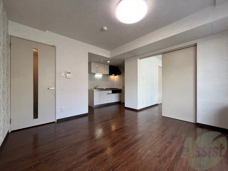 居室・リビング　リビングは白を基調としていて明るい印象ですね！