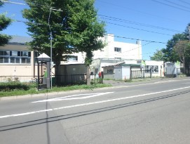 小学校　西小学校（小学校）まで425m