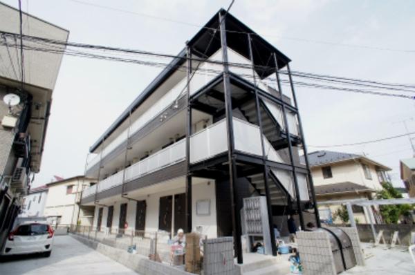 建物外観　「インターネット使い放題無料」