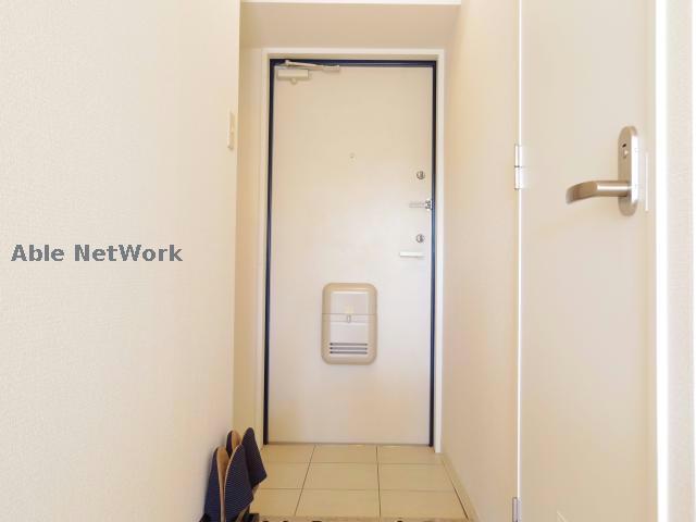 玄関　※同一建物、他部屋の写真です。