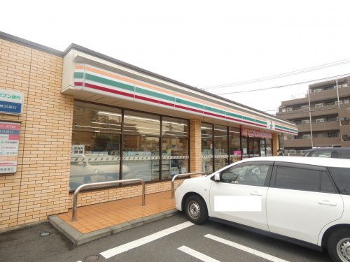 コンビニ　セブンイレブン（コンビニ）まで641m