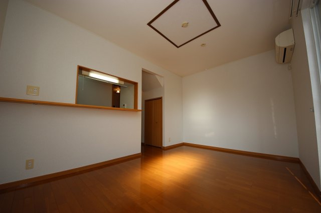 居室・リビング　こちらの居間で趣味の時間をお楽しみください