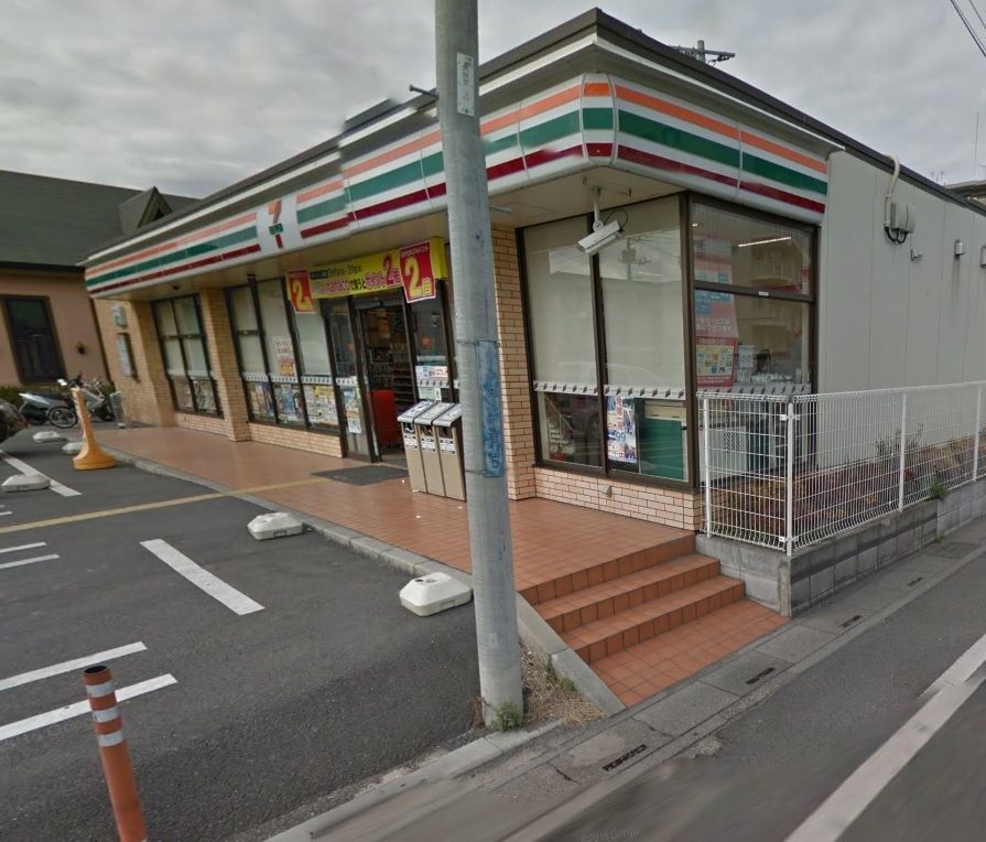 コンビニ　セブンイレブン春日部中央6丁目店（コンビニ）まで300m