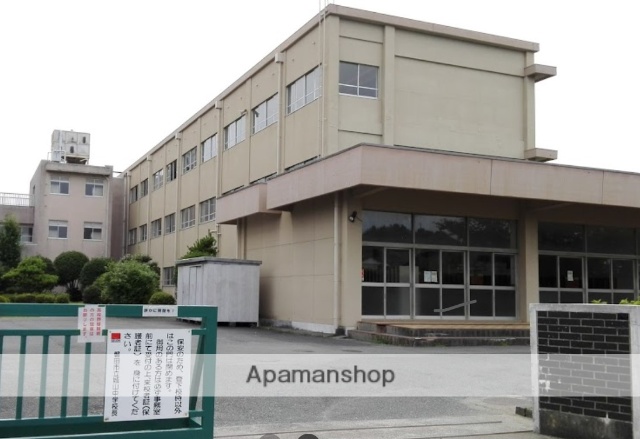 中学校　城山中学校（中学校）まで657m