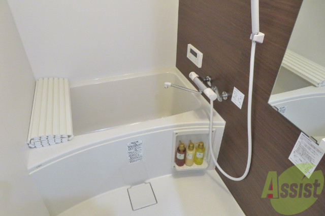 バス・シャワールーム　広いバスタブでゆっくり休めるね。